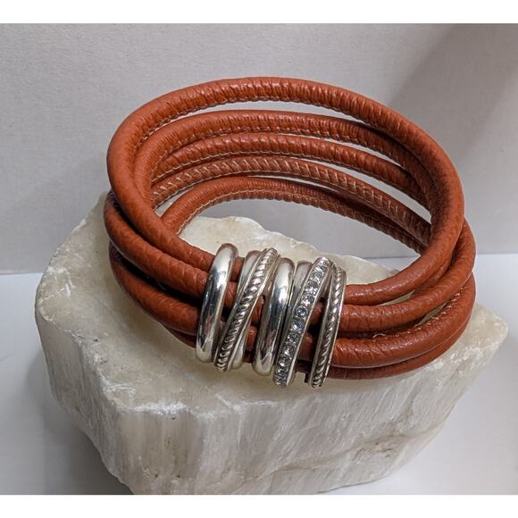 Brighton Leather Wrap Bracelet 7.5in Silver Tone Crystal Accent Magnetic - Picture 9 of 9